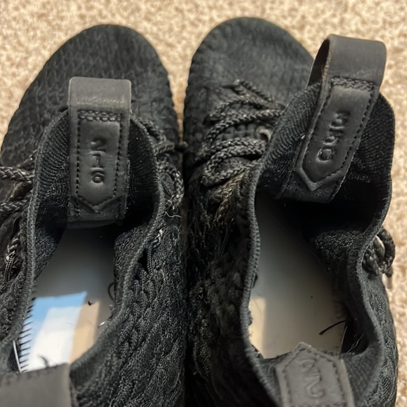 Nike LeBron 15 'Black Gum' 2017 size 10.5 - Picture 3 of 10